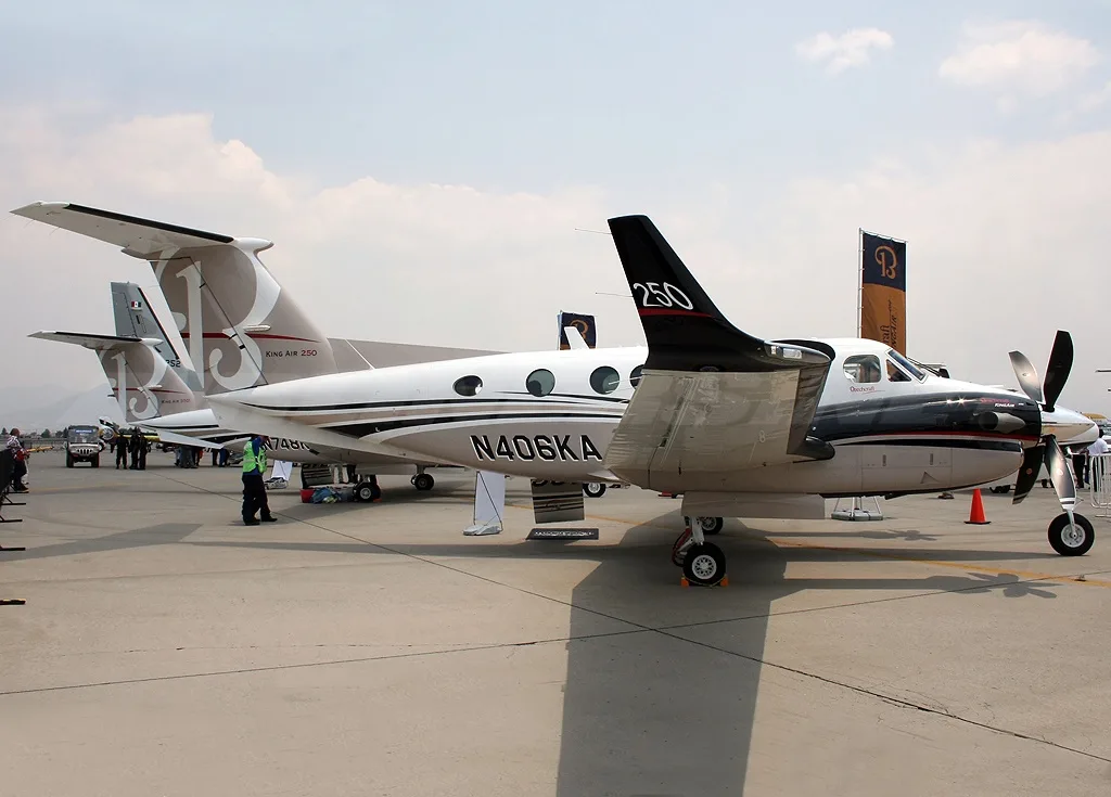 Hawker Beechcraft B200GT